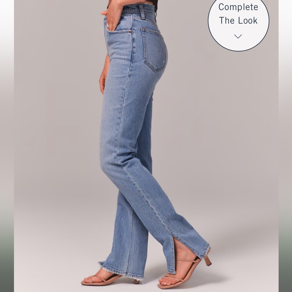 Abercrombie & Fitch 90s Straight Ultra High Rise Light Wash Jeans.Regular Length